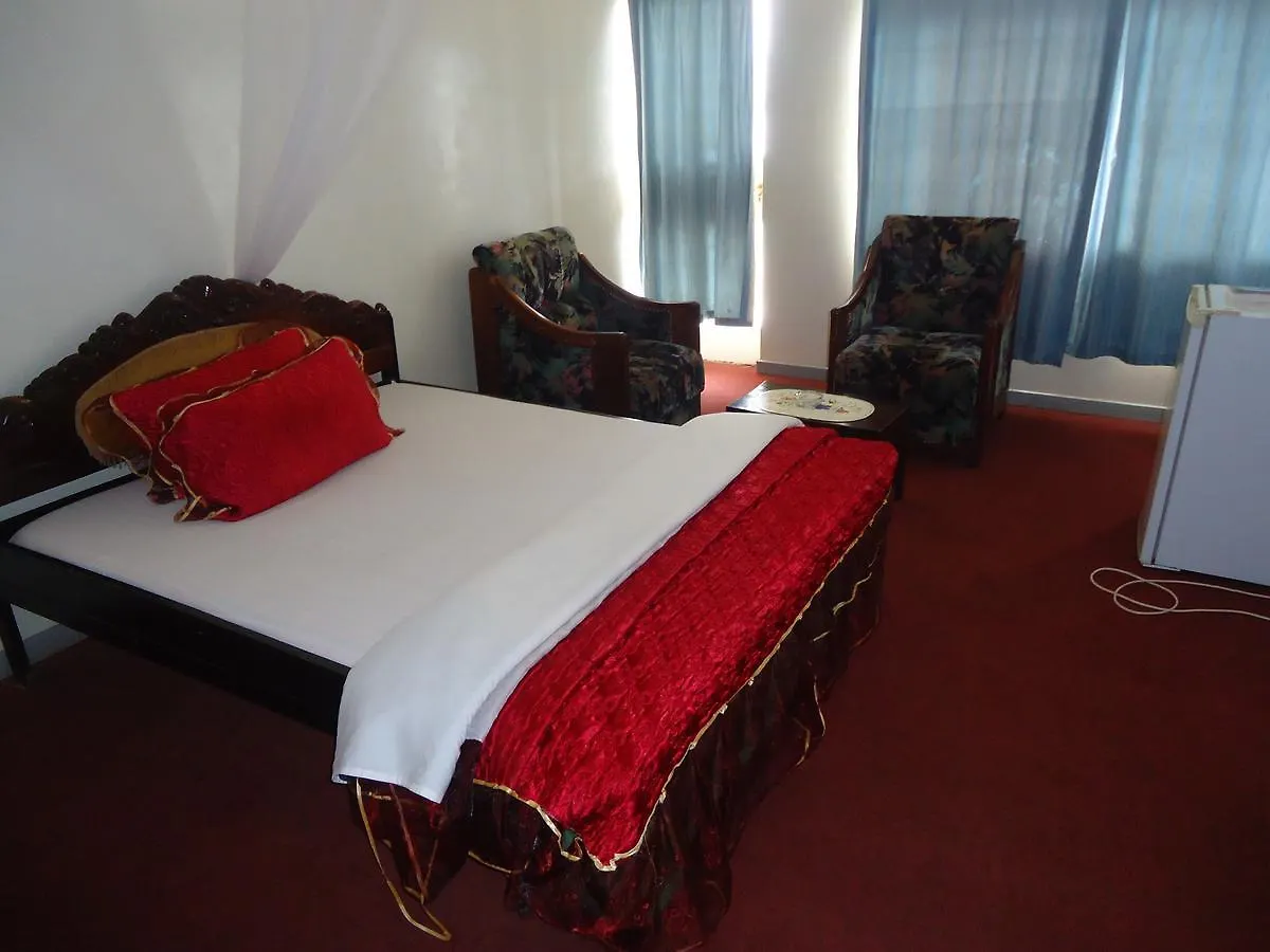 ***  Brisk Hotel Triangle Njeru Уганда