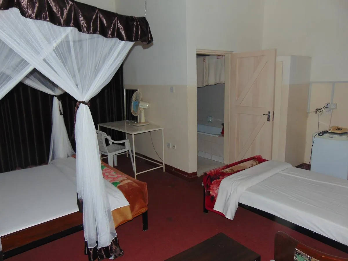 Brisk Hotel Triangle Njeru 3*,